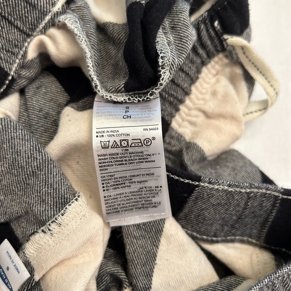 Old Navy plaid pajama joggers, size small - Picture 5 of 6
